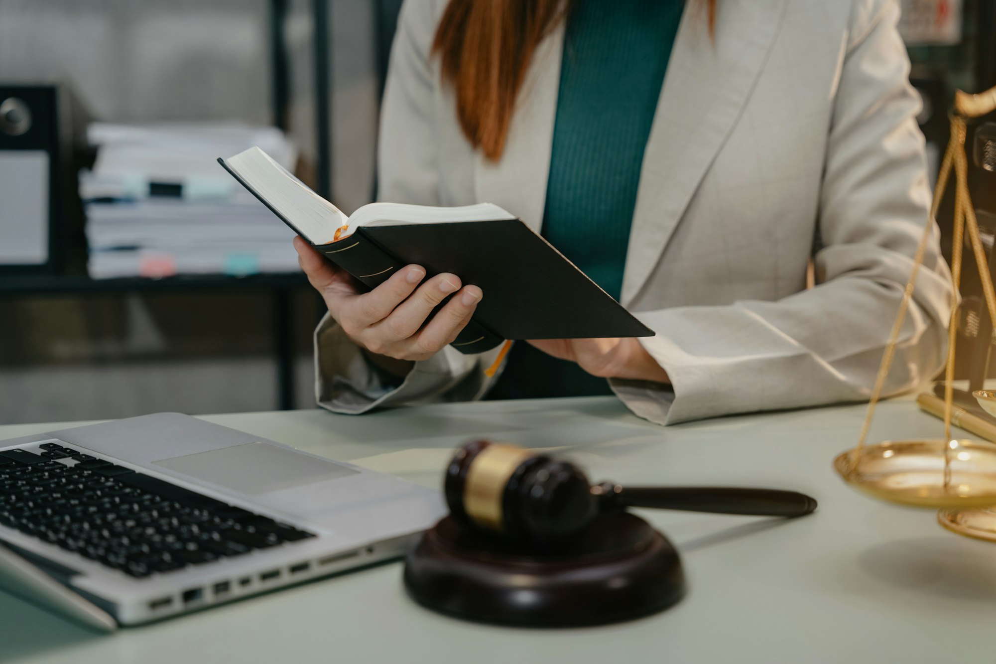 UAE Law on Gratuity: Calculate Your End of Service Benefits